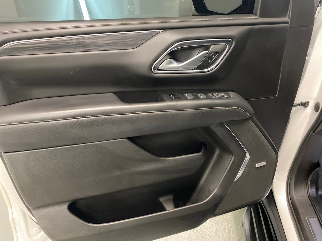 Used 2022 GMC Yukon SLT w/ SLT Premium Package AWD/4WD image 11