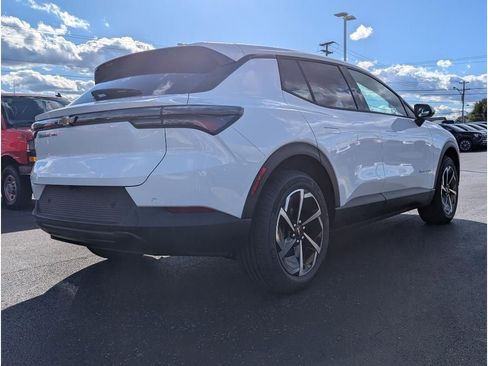 New 2026 Chevrolet Equinox EV LT image 7