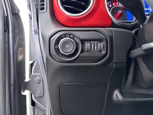 Used 2021 Jeep Wrangler Unlimited Rubicon image 40