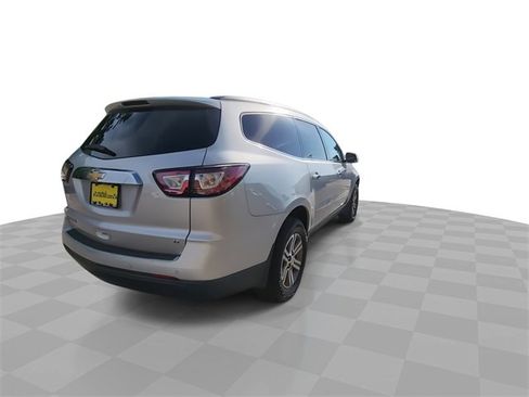 Used 2017 Chevrolet Traverse LT image 8