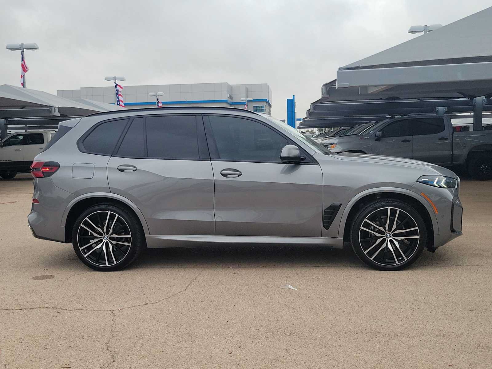 Used 2025 BMW X5 xDrive40i w/ M Sport Package AWD/4WD image 9