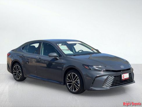 Certified 2025 Toyota Camry XLE image 8