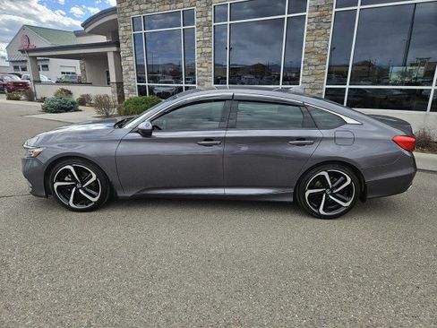 Used 2018 Honda Accord Sport image 2