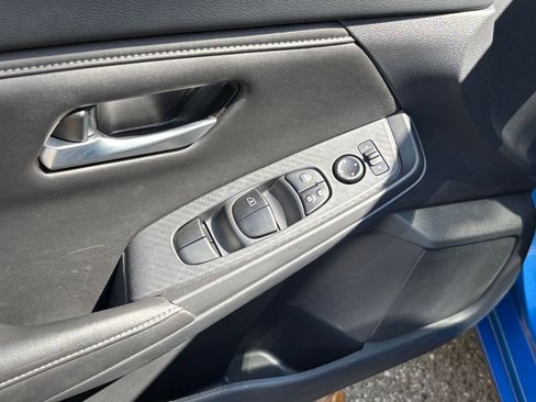 Used 2025 Nissan Sentra SV FWD image 30