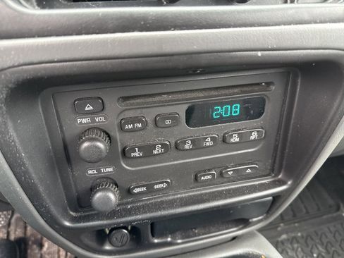 Used 2000 Chevrolet Tracker Base w/ Preferred Equipment Group 2 image 18