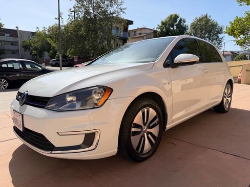 Used 2016 Volkswagen e-Golf SE w/ DC Fast Charging Package image 2
