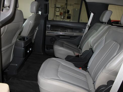 Used 2018 Ford Expedition Limited w/ Driver Assistance Package RWD image 32