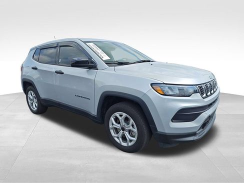 Used 2025 Jeep Compass Sport AWD/4WD image 7