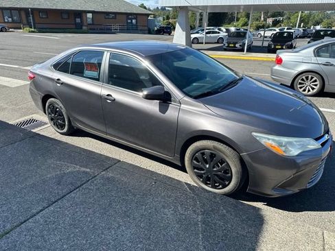 Used 2015 Toyota Camry LE FWD image 1