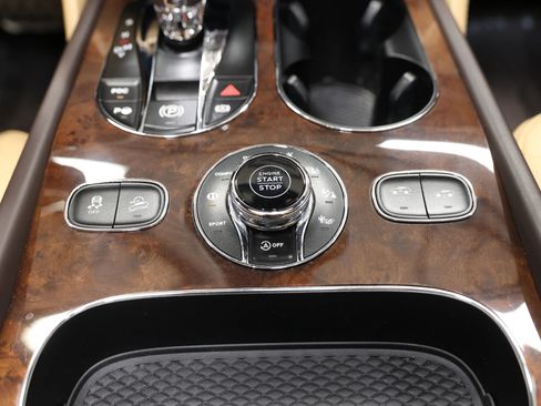 Used 2018 Bentley Bentayga AWD/4WD image 42