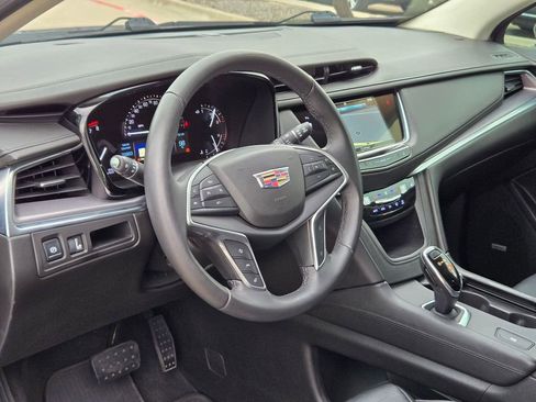 Used 2018 Cadillac XT5 Luxury w/ Driver Awareness Package image 10