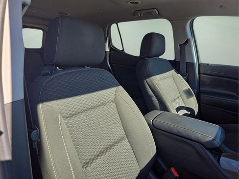 Used 2019 GMC Acadia SLE w/ LPO, Floor Liner Package FWD image 9