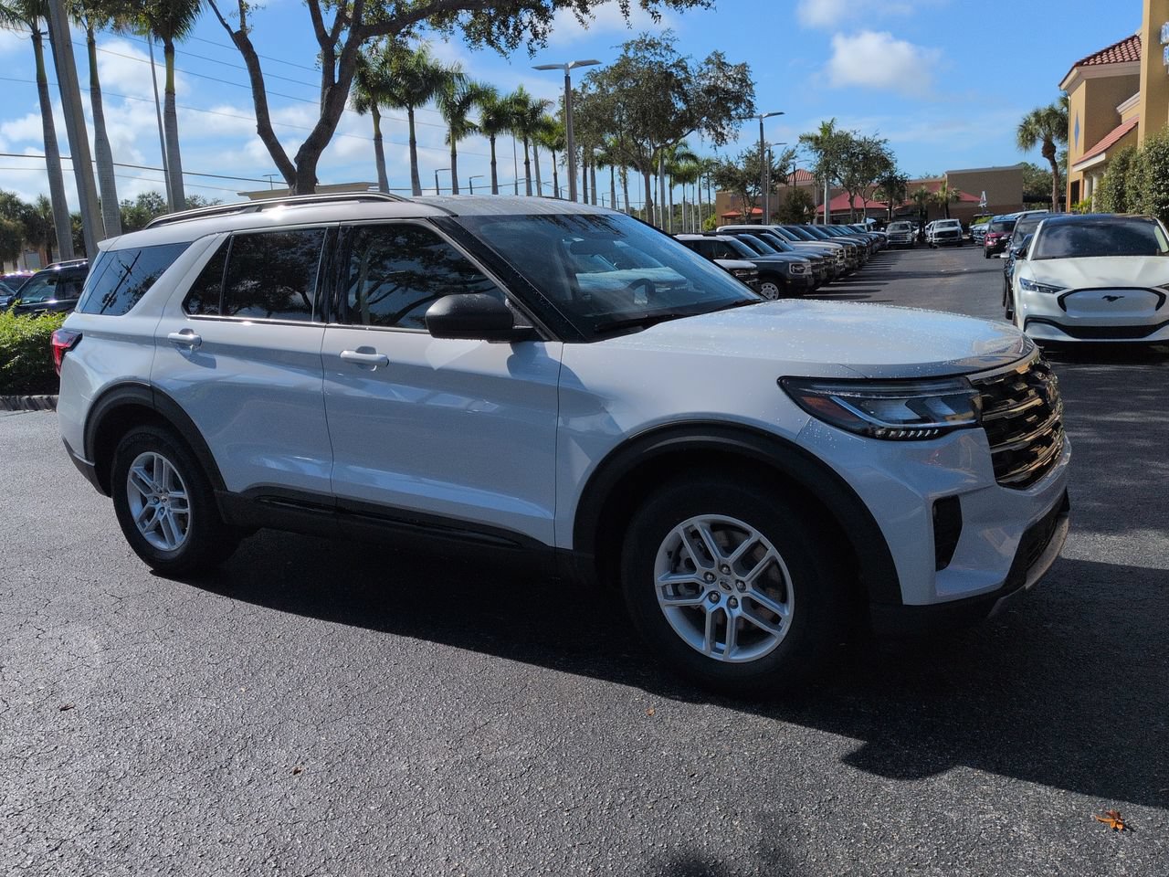 New 2026 Ford Explorer Active w/ Active Comfort Package RWD image 2