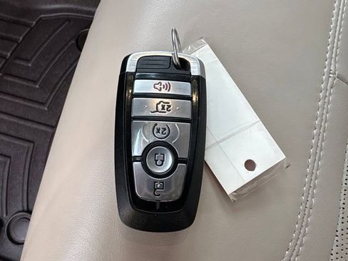 Used 2021 Ford Explorer Platinum w/ Premium Technology Package image 29