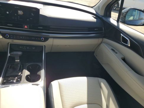 Used 2025 Kia Carnival SX Prestige image 29