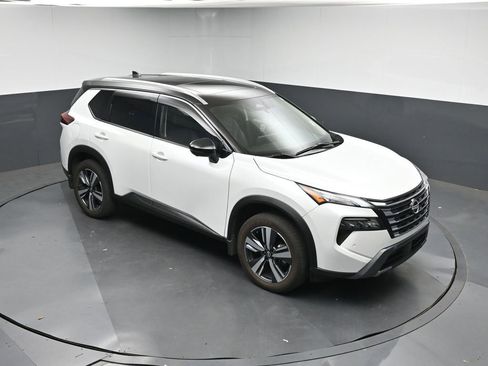 Used 2024 Nissan Rogue SL w/ SL Premium Package image 24