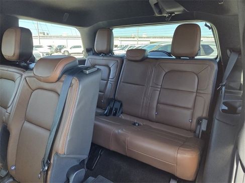 Used 2022 Lincoln Navigator Reserve image 17