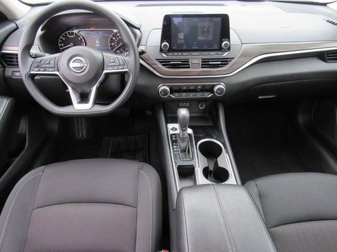 Used 2024 Nissan Altima 2.5 SV image 10