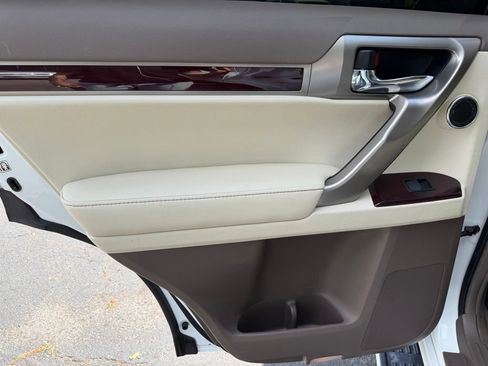 Used 2018 Lexus GX 460 Luxury AWD/4WD image 28