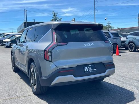 Certified 2024 Kia EV9 Light Long Range RWD image 11