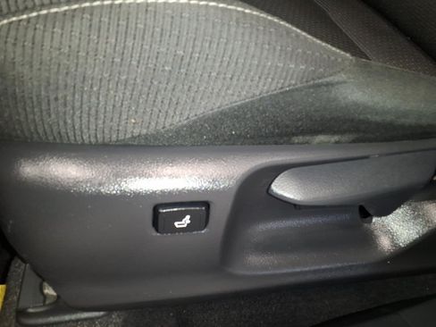 Used 2018 Toyota C-HR XLE Premium FWD image 10