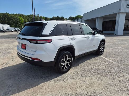 Used 2025 Jeep Grand Cherokee Limited AWD/4WD image 3