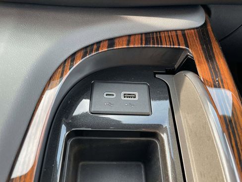 Certified 2023 Cadillac Escalade Premium Luxury image 24