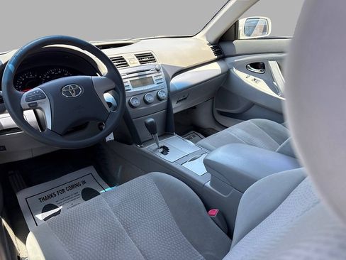 Used 2011 Toyota Camry LE FWD image 17