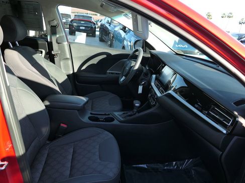 Used 2022 Kia Niro LX image 25