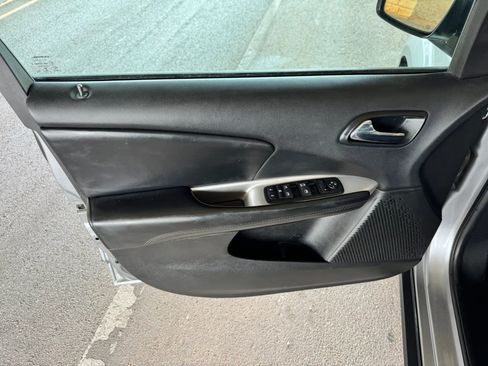 Used 2016 Dodge Journey SE w/ Flexible Seating Group FWD image 9