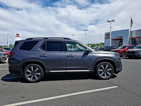 Certified 2025 Honda Pilot Touring image 7