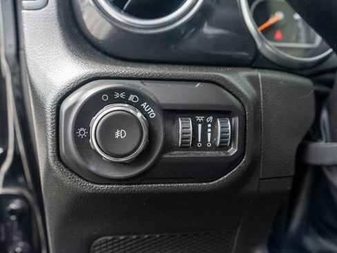 Used 2022 Jeep Wrangler Unlimited Sahara AWD/4WD image 16