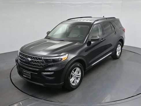 Used 2024 Ford Explorer XLT w/ Equipment Group 202A image 36