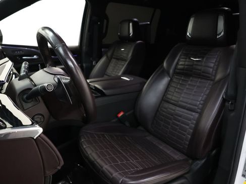 Used 2024 Cadillac Escalade ESV V w/ Heavy-Duty Trailer Package AWD/4WD image 85