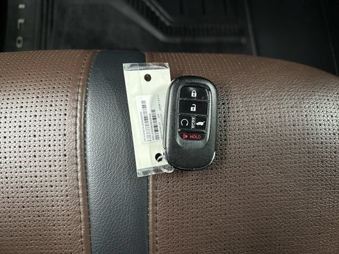 Used 2024 Honda Pilot Elite image 43
