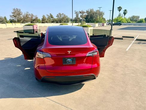 Used 2024 Tesla Model Y Long Range RWD image 40