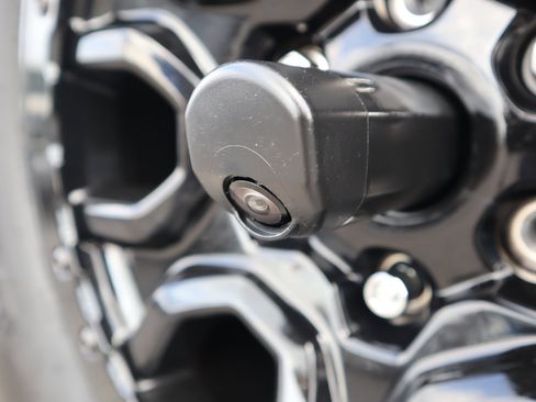 Used 2023 Ford Bronco Wildtrak image 5