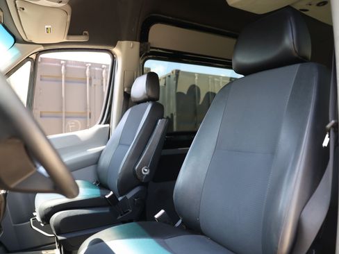 Used 2014 Mercedes-Benz Sprinter 2500 image 9
