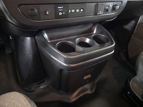 Used 2018 Chevrolet Express 2500 LS w/ Driver Convenience Package image 28