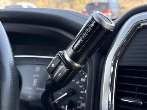 Used 2021 Nissan Titan SV w/ SV Convenience Package image 16