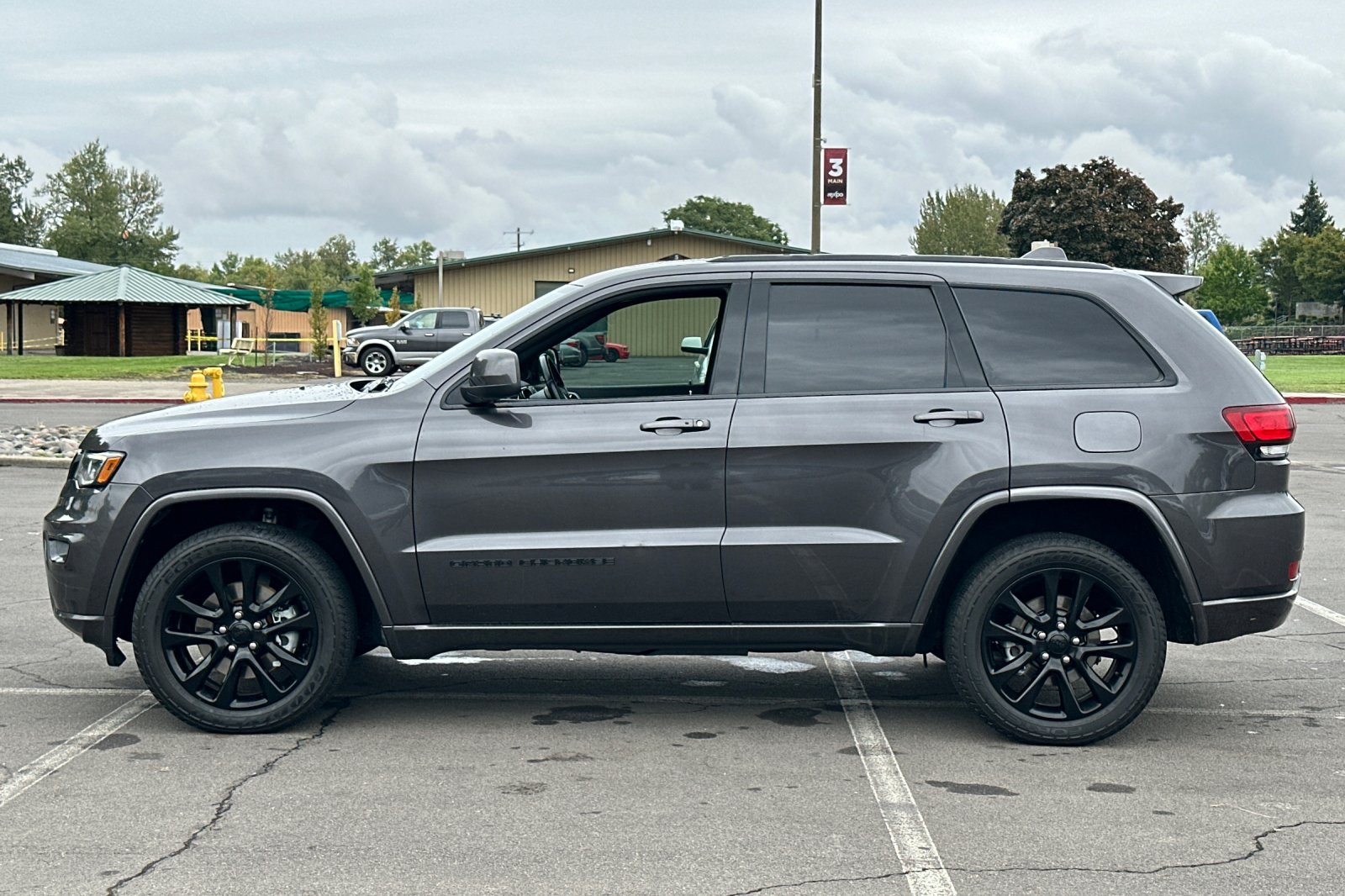 Used 2021 Jeep Grand Cherokee Laredo X AWD/4WD image 7