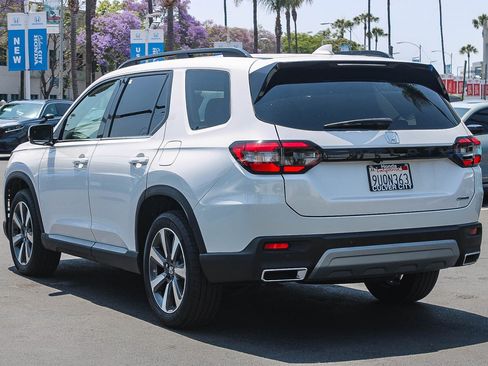 Used 2025 Honda Pilot Touring image 7