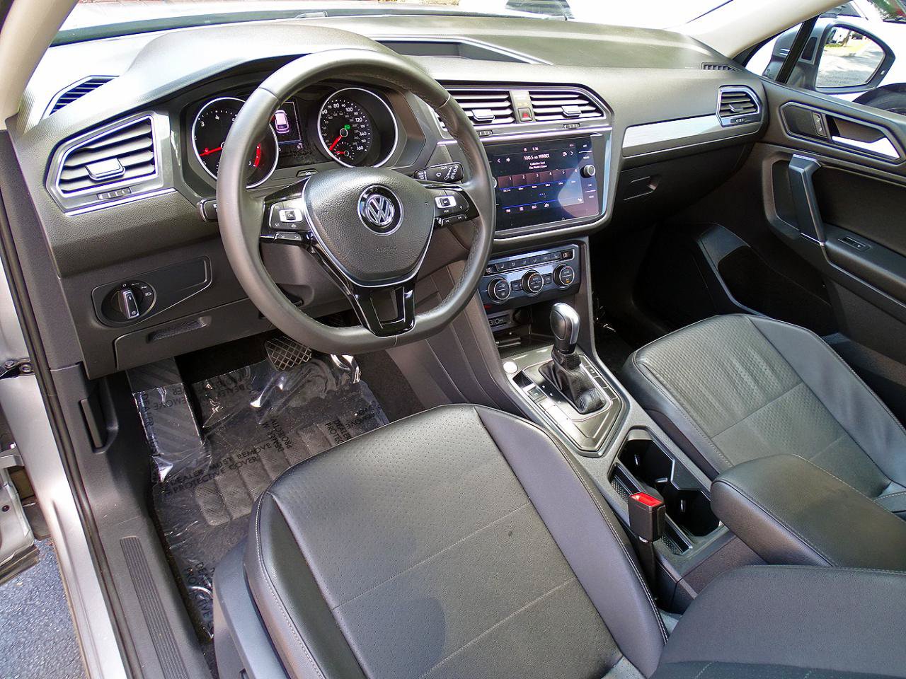 Used 2020 Volkswagen Tiguan SE w/ Panoramic Sunroof Package FWD image 19