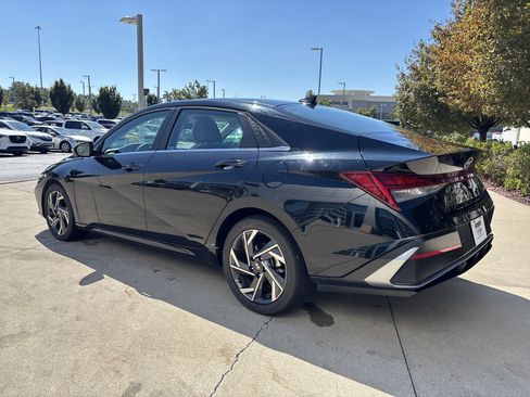 Used 2024 Hyundai Elantra Limited FWD image 7