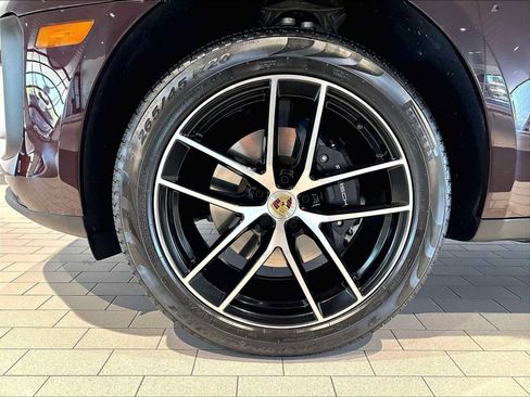 Used 2026 Porsche Macan AWD/4WD image 14