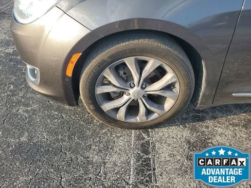 Used 2018 Chrysler Pacifica Limited w/ Tire & Wheel Group image 18