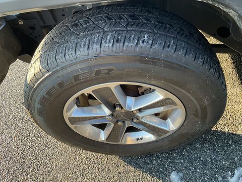 Used 2023 Jeep Wrangler Unlimited Sahara image 5