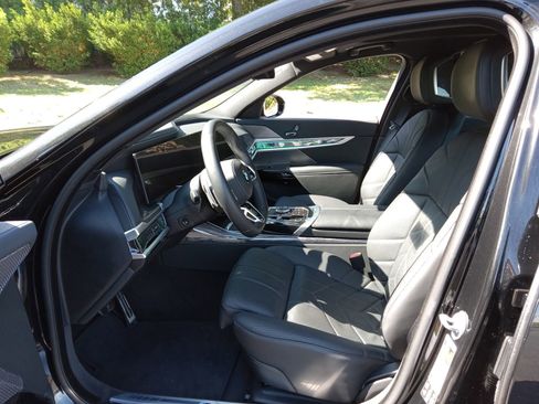 Used 2026 BMW 740i xDrive AWD/4WD image 10