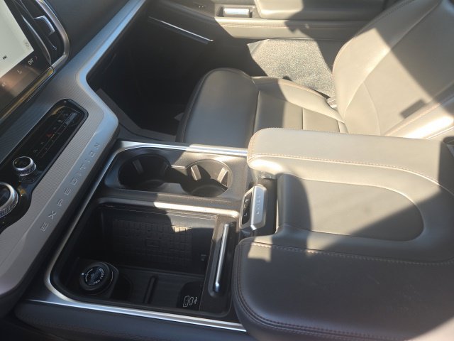 Used 2025 Ford Expedition Active AWD/4WD image 35