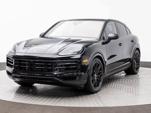 Used 2024 Porsche Cayenne S image 1